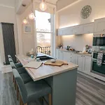 Archie's Anchor Apartment *